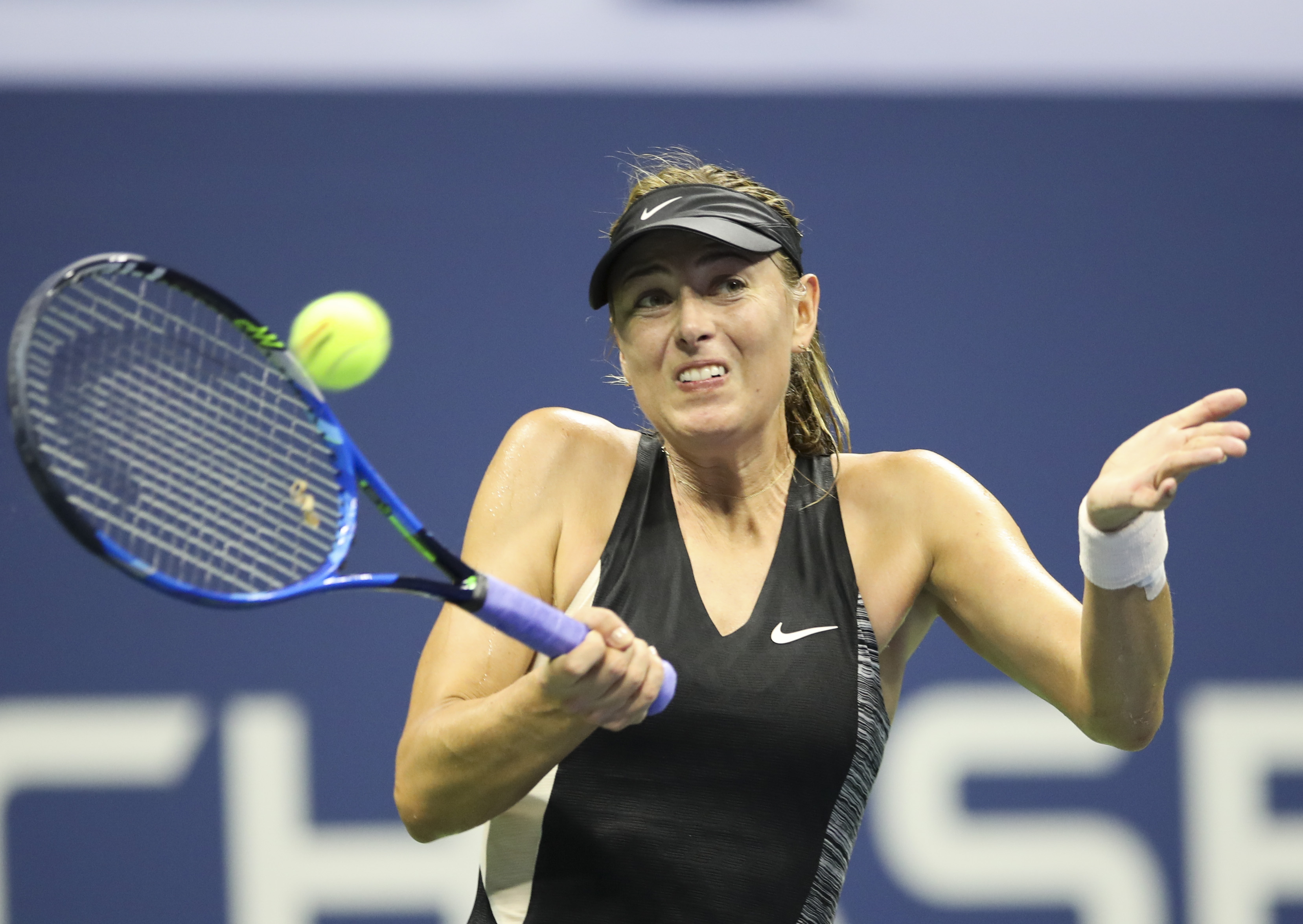 爱游戏官方入口 莎拉波娃回归赛场，逆转首场状态亮眼，篮网观众沸腾！